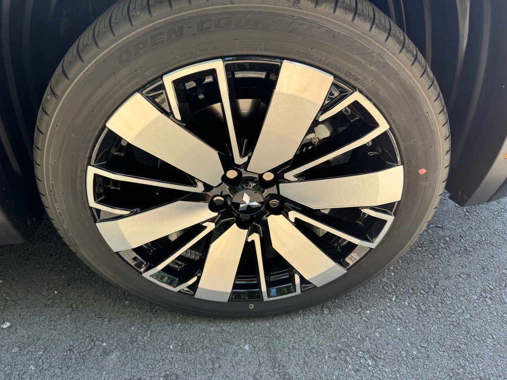 Used 2025 Mitsubishi Outlander AWD image 9