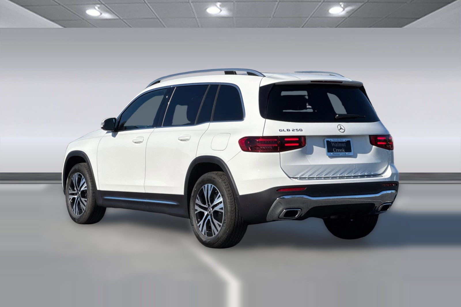 New 2026 Mercedes-Benz GLB 250 image 3
