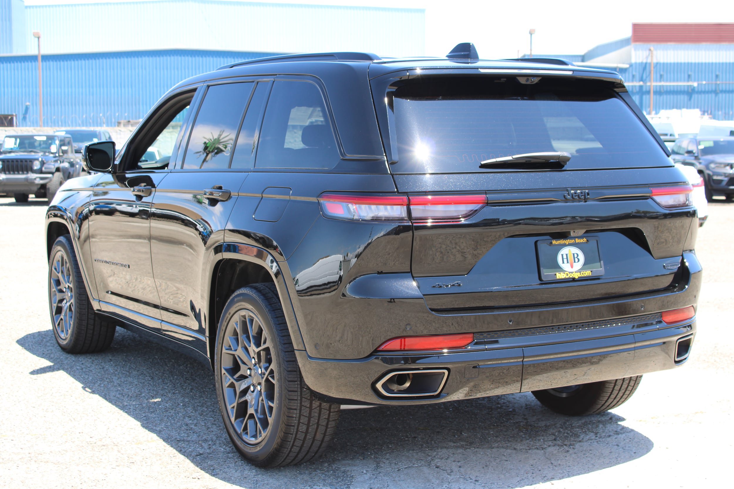 New 2025 Jeep Grand Cherokee Summit AWD/4WD image 3
