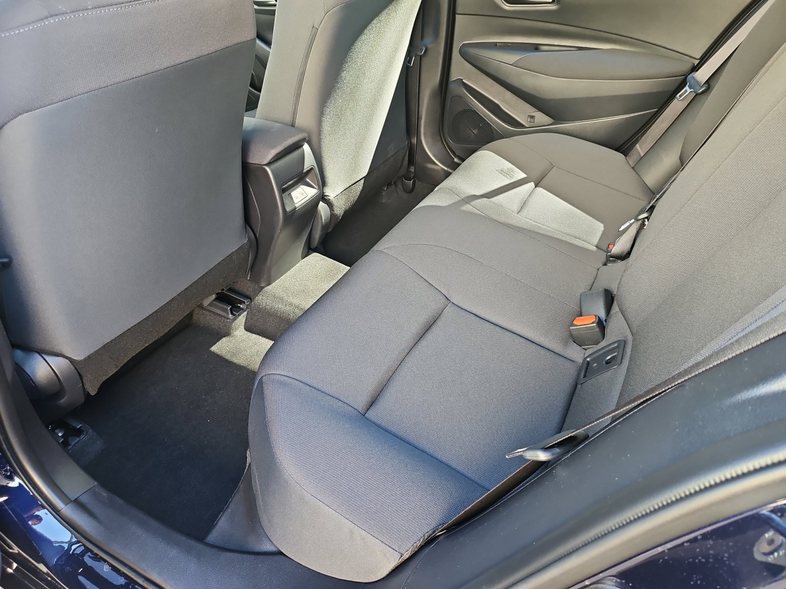 Used 2025 Toyota Corolla LE w/ LE Premium Package FWD image 33