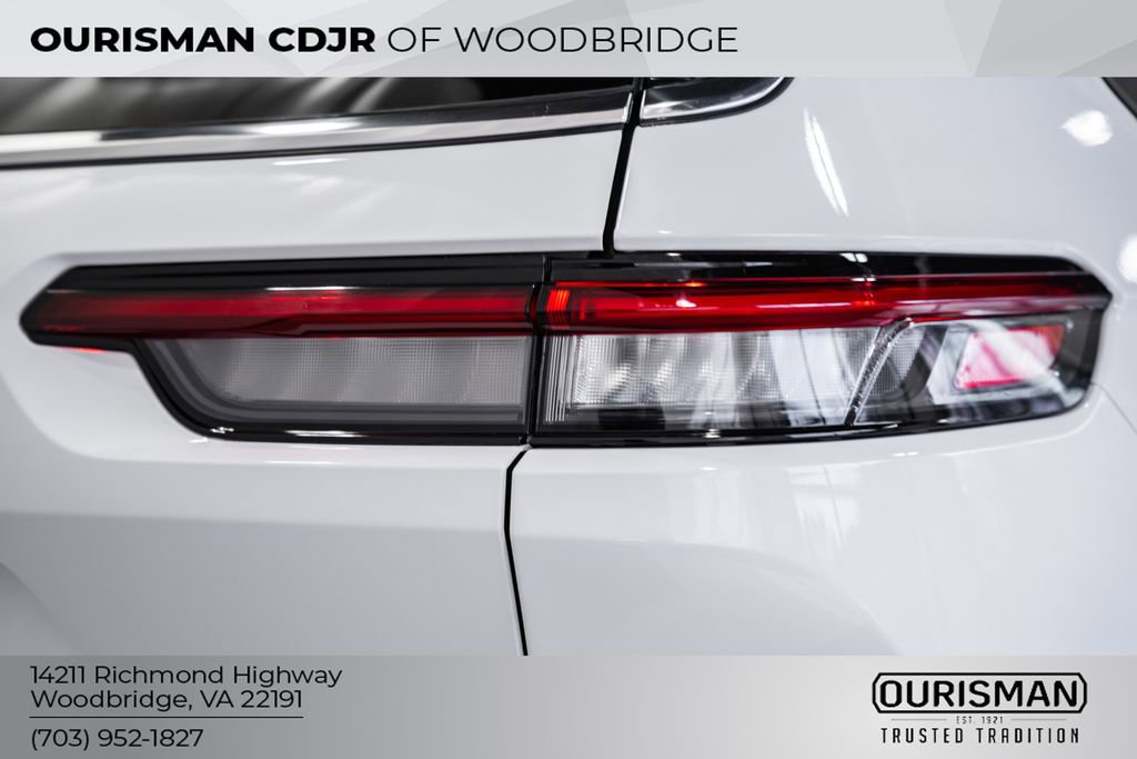 Certified 2024 Jeep Grand Cherokee L Limited w/ Luxury Tech Group II image 7