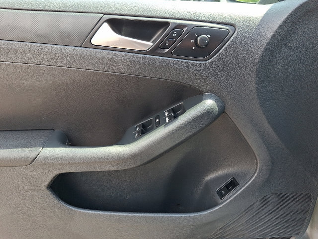 Used 2012 Volkswagen Jetta SE FWD image 13