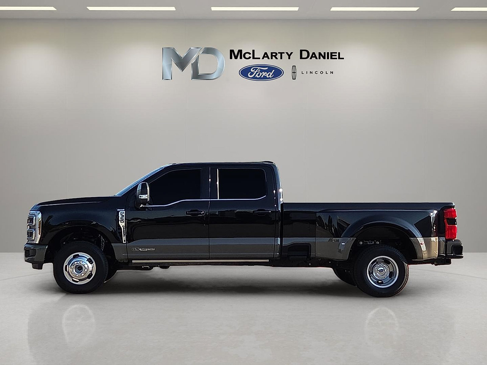 Certified 2026 Ford F350 King Ranch AWD/4WD image 3
