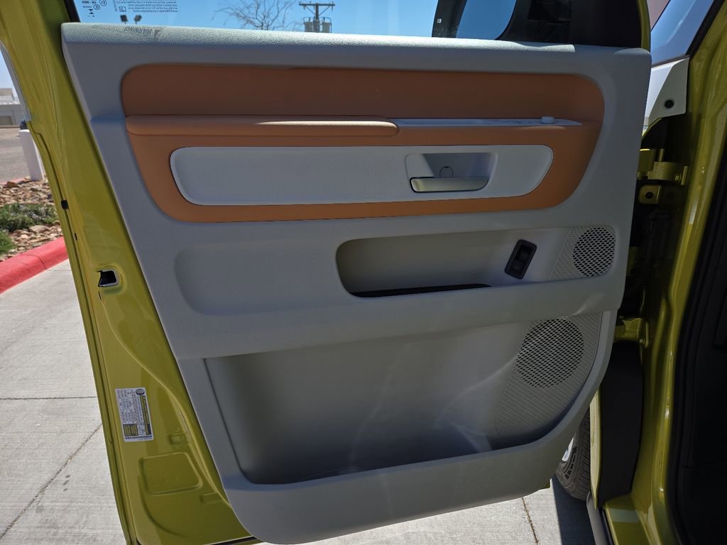 New 2025 Volkswagen ID. Buzz 1st Edition image 18