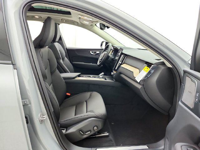 New 2026 Volvo XC60 T8 Plus w/ Climate Package AWD/4WD image 18