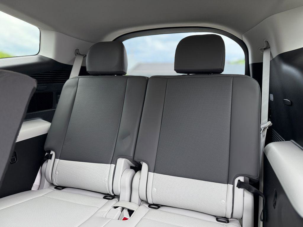 New 2026 Hyundai Ioniq 9 SEL image 8