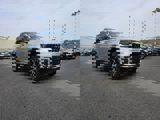 New 2025 Jeep Grand Cherokee L Limited w/ Trailer Tow Package image 9