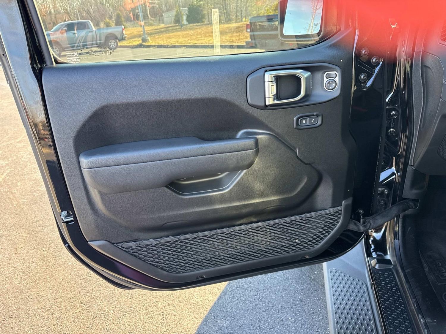 Used 2025 Jeep Gladiator Rubicon w/ Convenience Group image 24