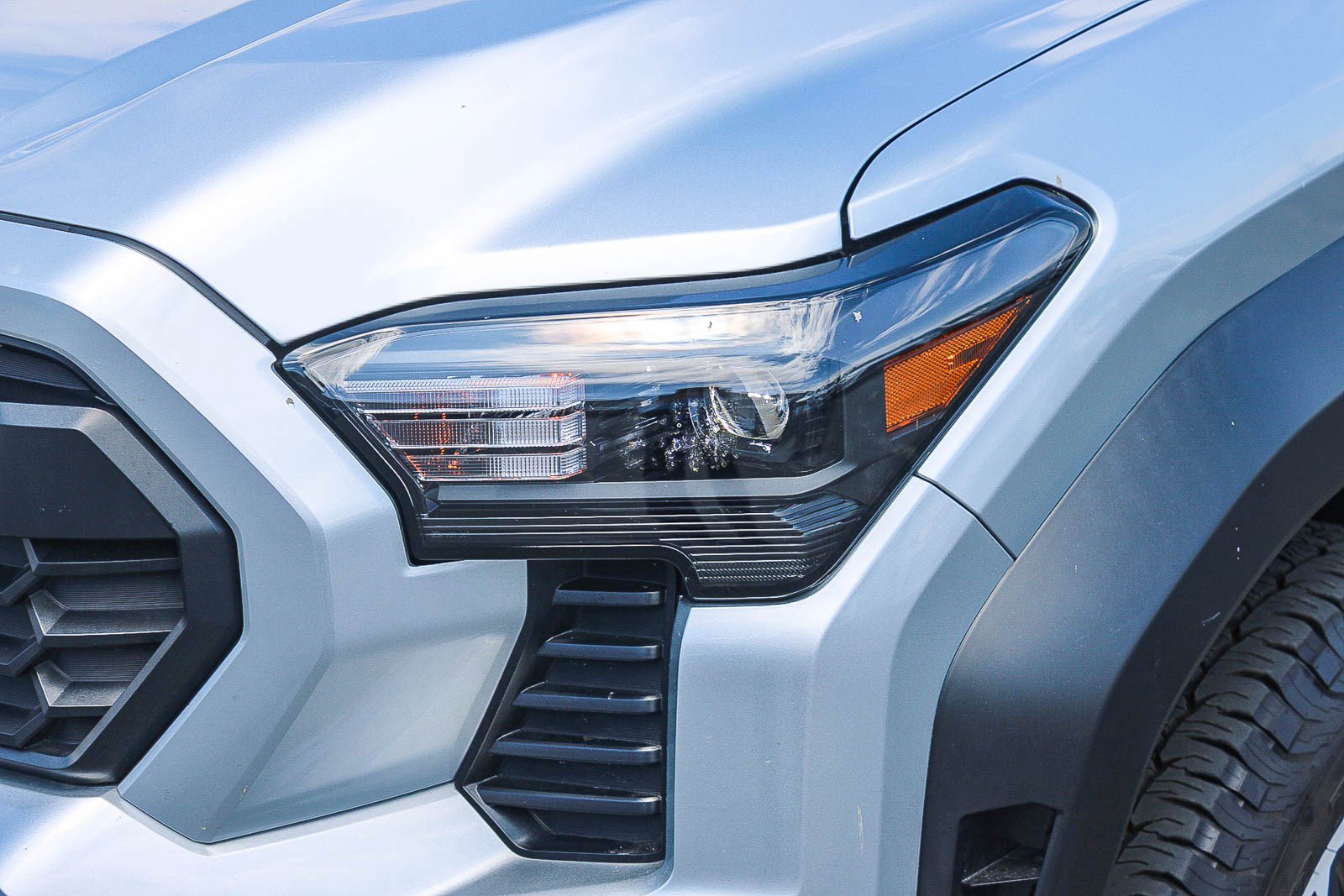 Certified 2024 Toyota Tacoma TRD Off-Road w/ TRD Off Road Upgrade Package AWD/4WD image 5