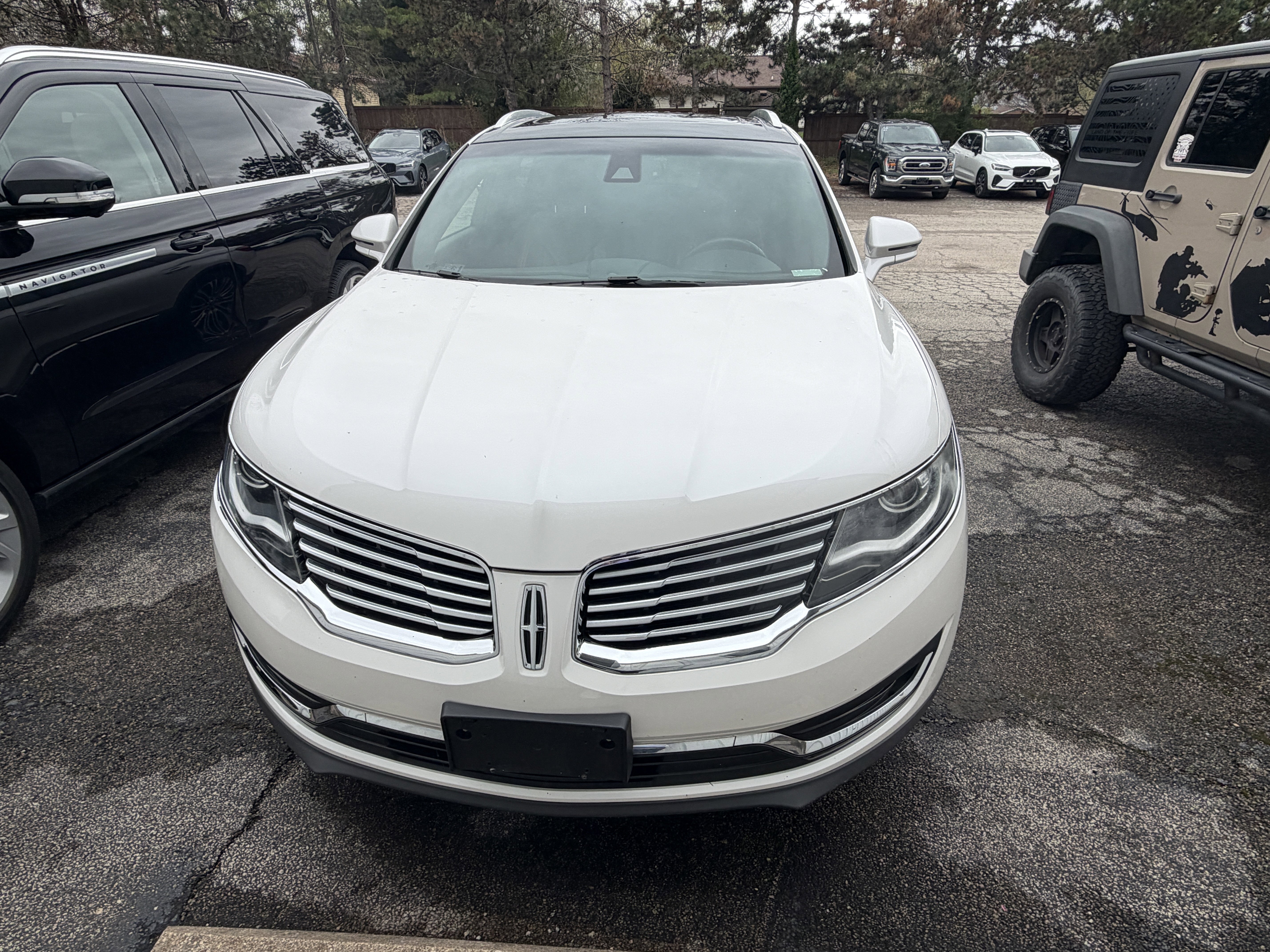 Used 2016 Lincoln MKX Reserve w/ Climate Package image 3