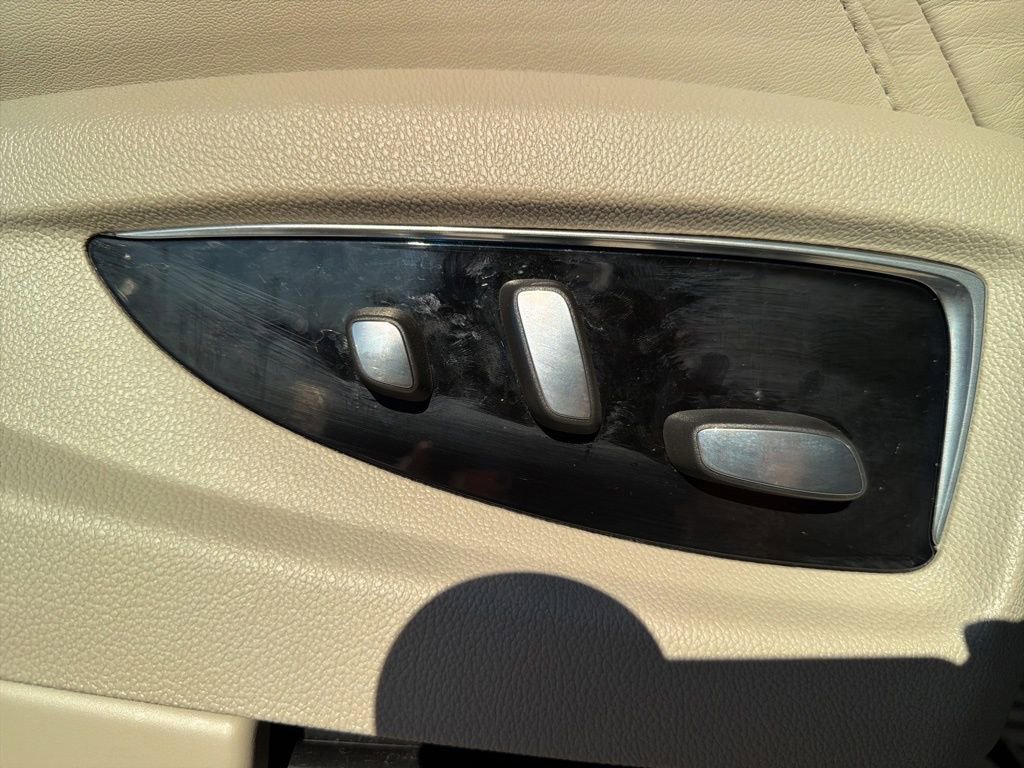 Used 2016 Cadillac Escalade Luxury image 35