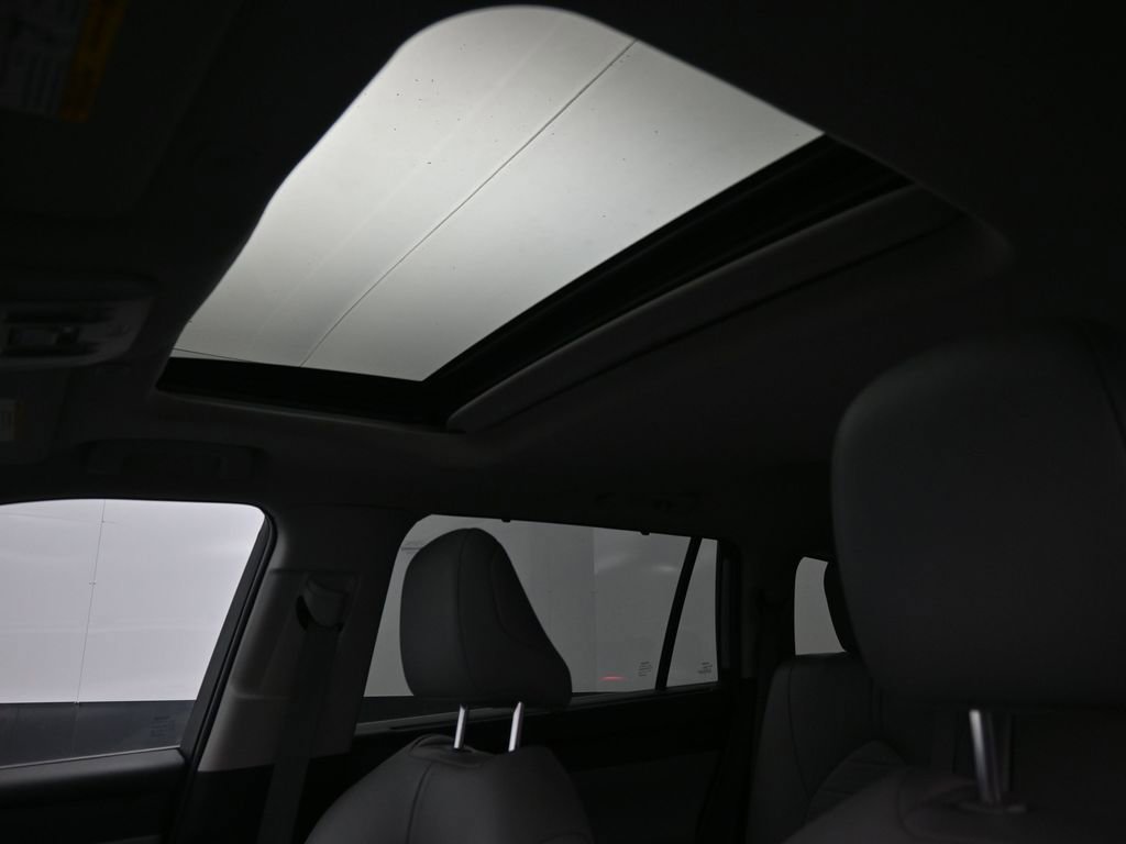 Used 2023 Toyota Highlander XLE image 24