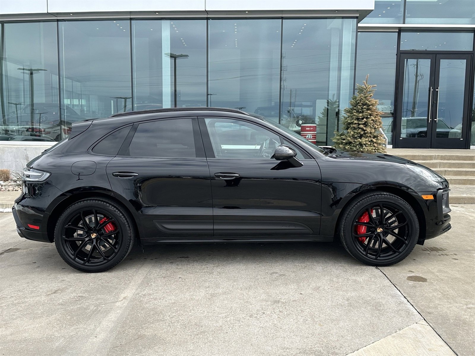Certified 2024 Porsche Macan GTS image 8