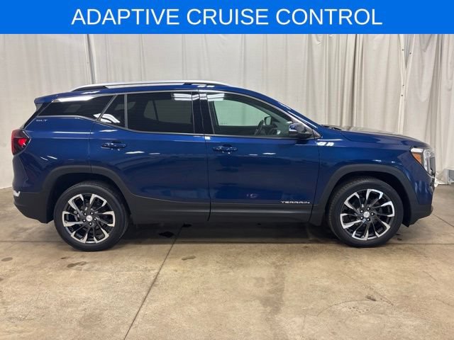Used 2022 GMC Terrain SLT w/ Infotainment Package II AWD/4WD image 2