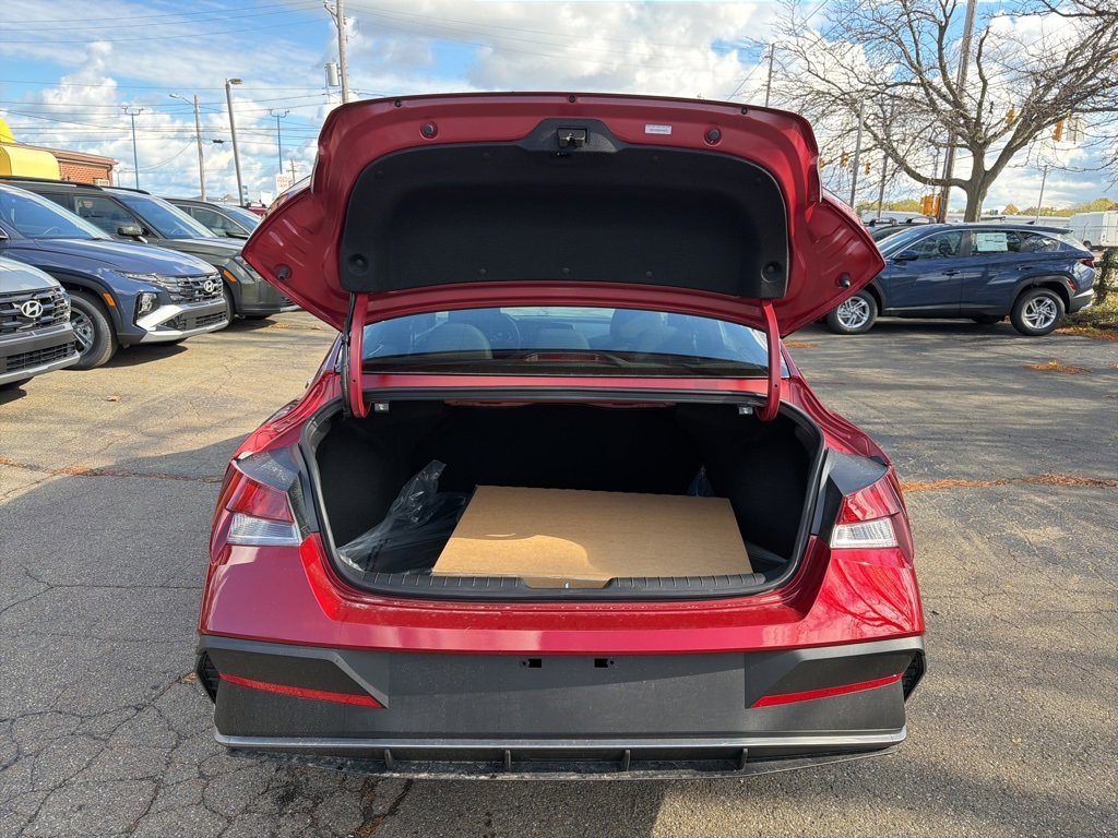 New 2025 Hyundai Elantra Sport image 15