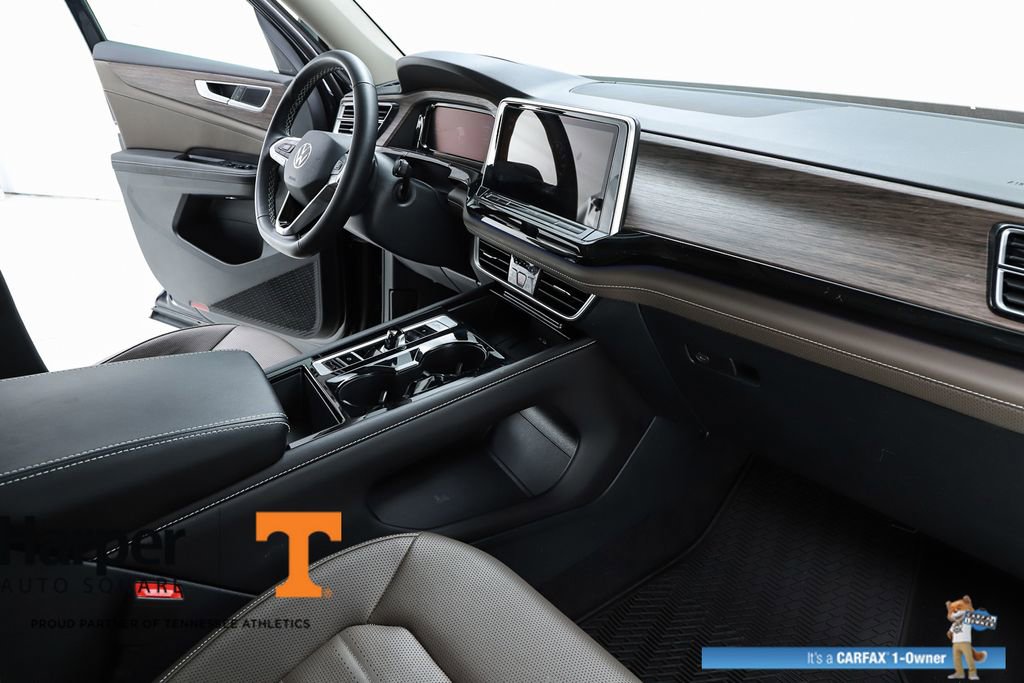 Used 2025 Volkswagen Atlas SEL AWD/4WD image 33