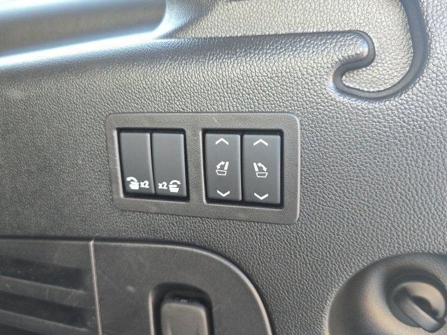 Used 2019 Cadillac Escalade ESV Luxury w/ Escalade Sport Edition image 36