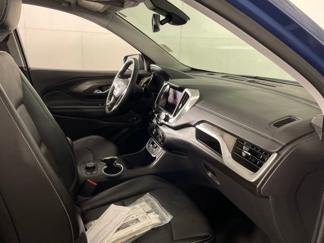 Used 2024 GMC Terrain SLT w/ Elevation Edition image 33