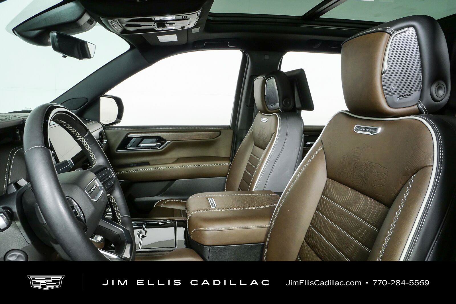 Used 2025 GMC Yukon Denali Ultimate AWD/4WD image 5