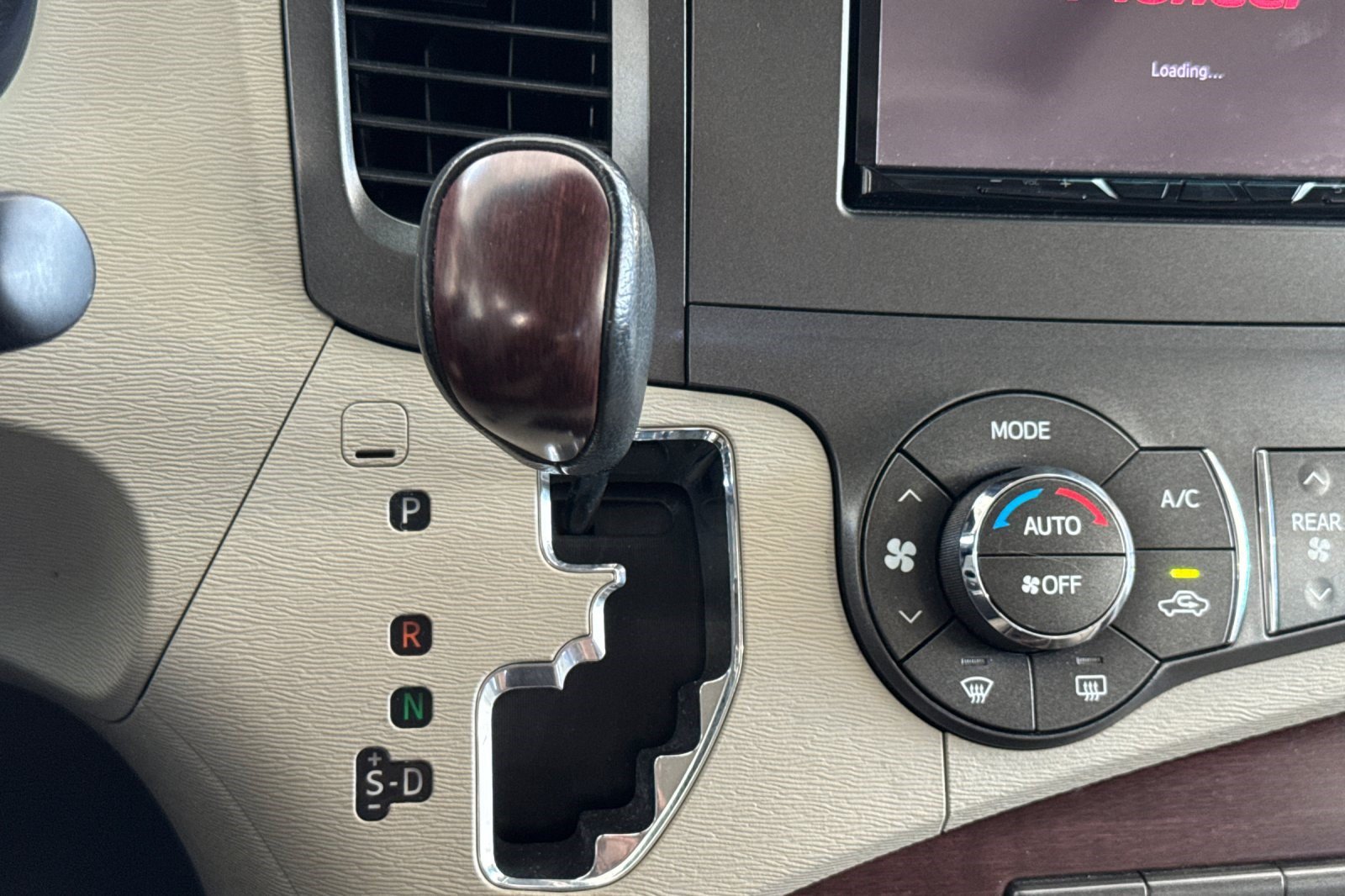 Used 2011 Toyota Sienna XLE FWD image 28
