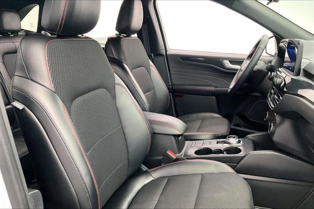 Used 2025 Ford Escape ST-Line image 4