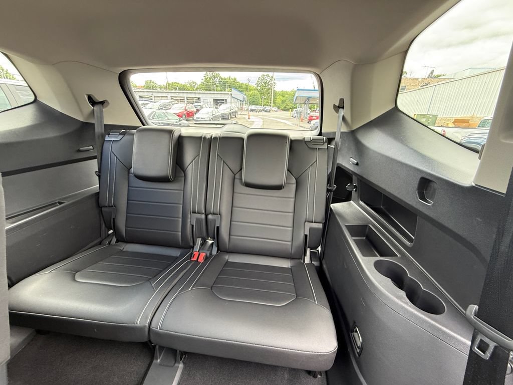 Used 2025 Volkswagen Atlas SEL AWD/4WD image 24