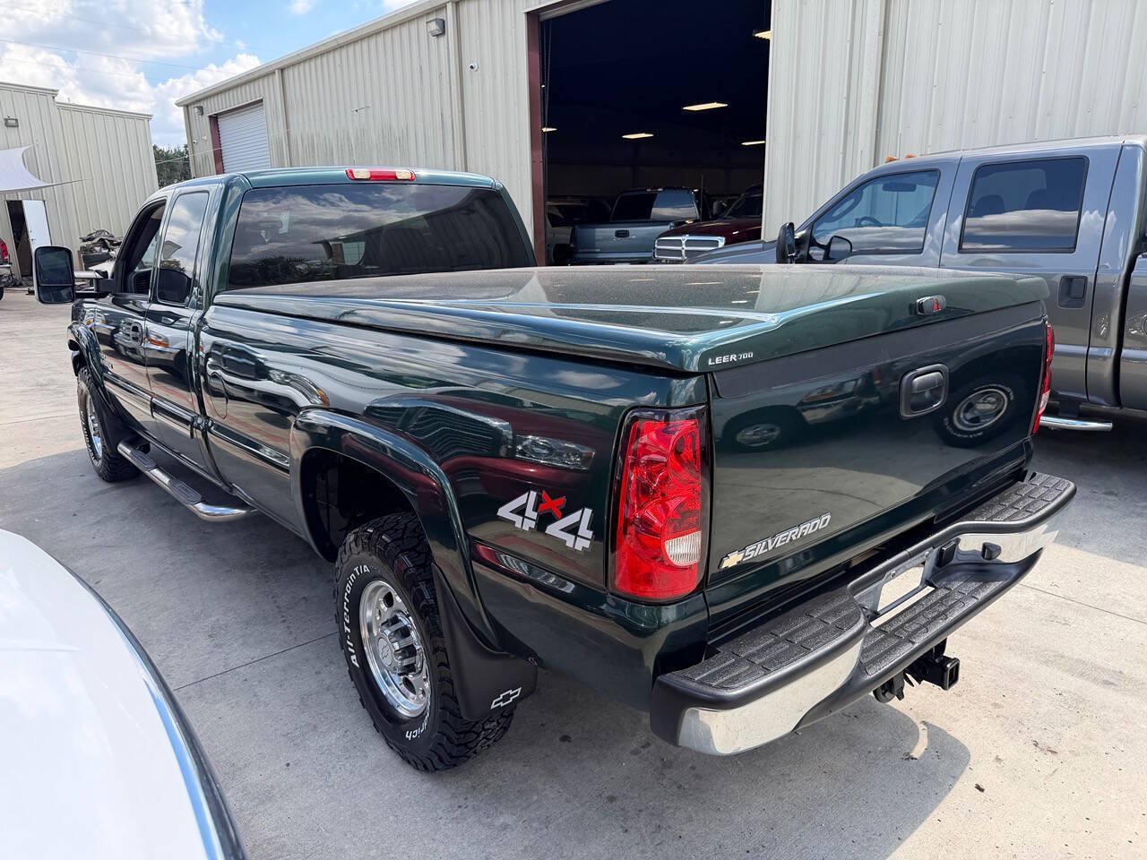 Used 2006 Chevrolet Silverado 2500 LT w/ Heavy-Duty Power Package AWD/4WD image 32