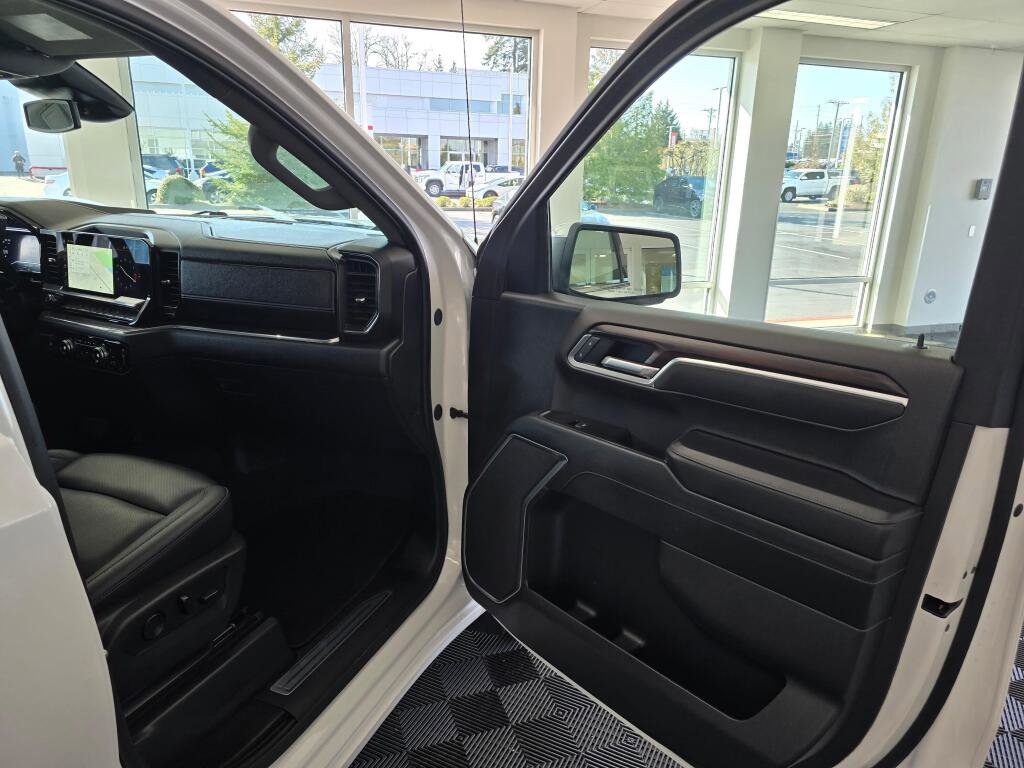 Used 2025 GMC Sierra 1500 SLT image 44