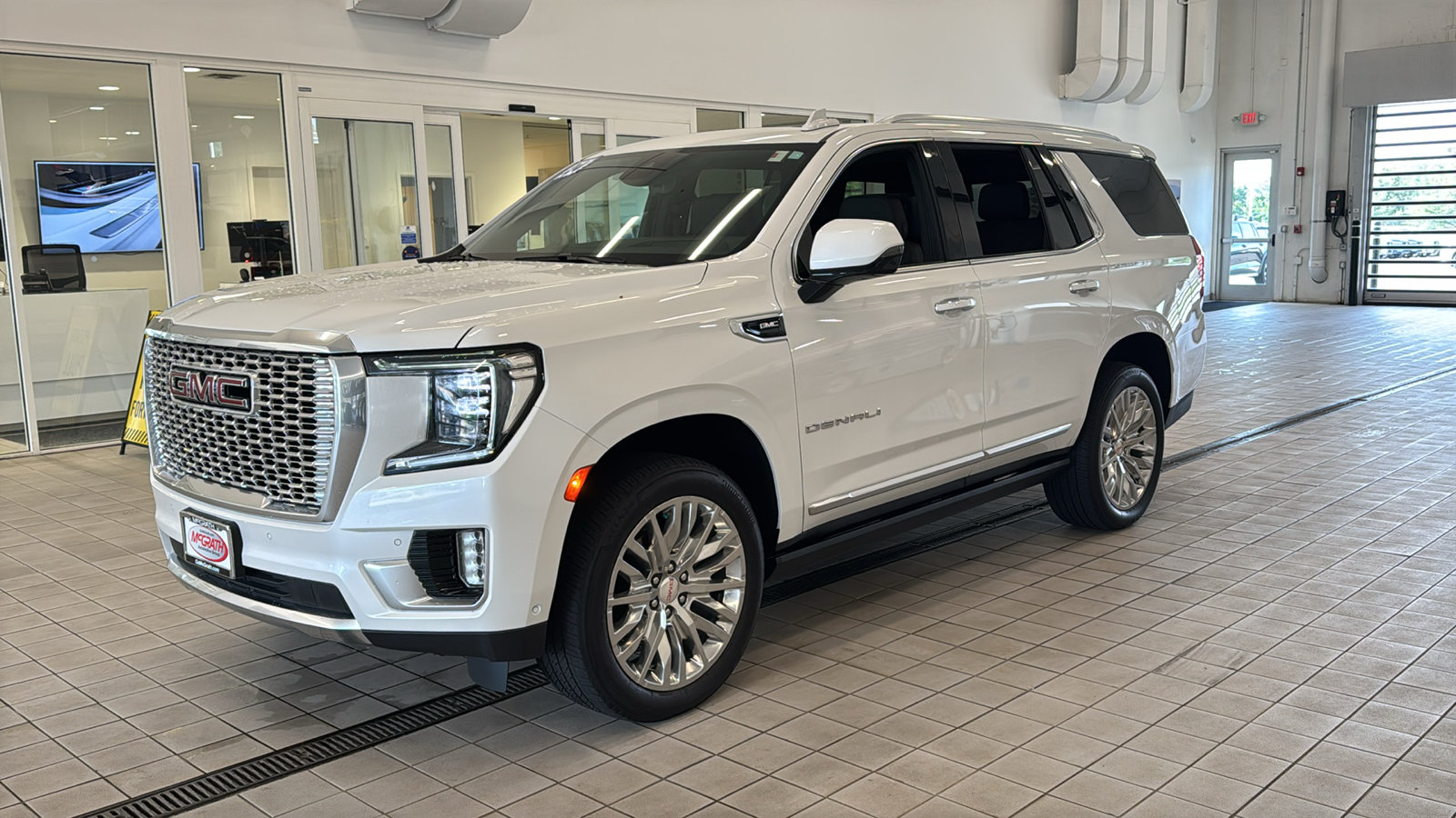 Used 2024 GMC Yukon Denali w/ Denali Reserve Package AWD/4WD image 9