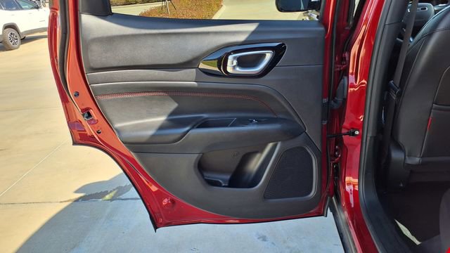 Used 2025 Jeep Compass Trailhawk image 14