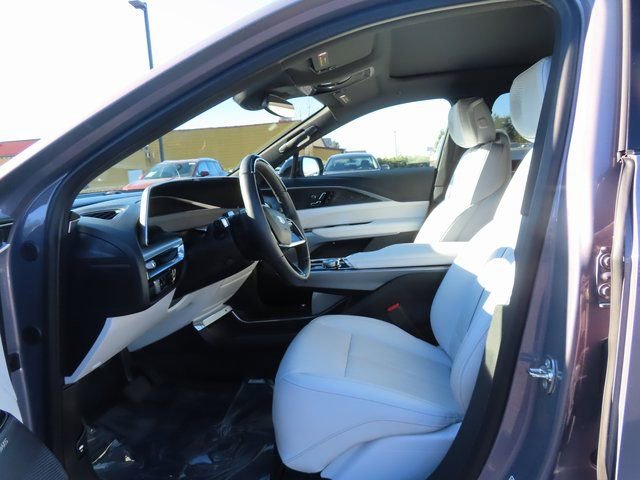 Used 2024 Cadillac Lyriq Sport image 15