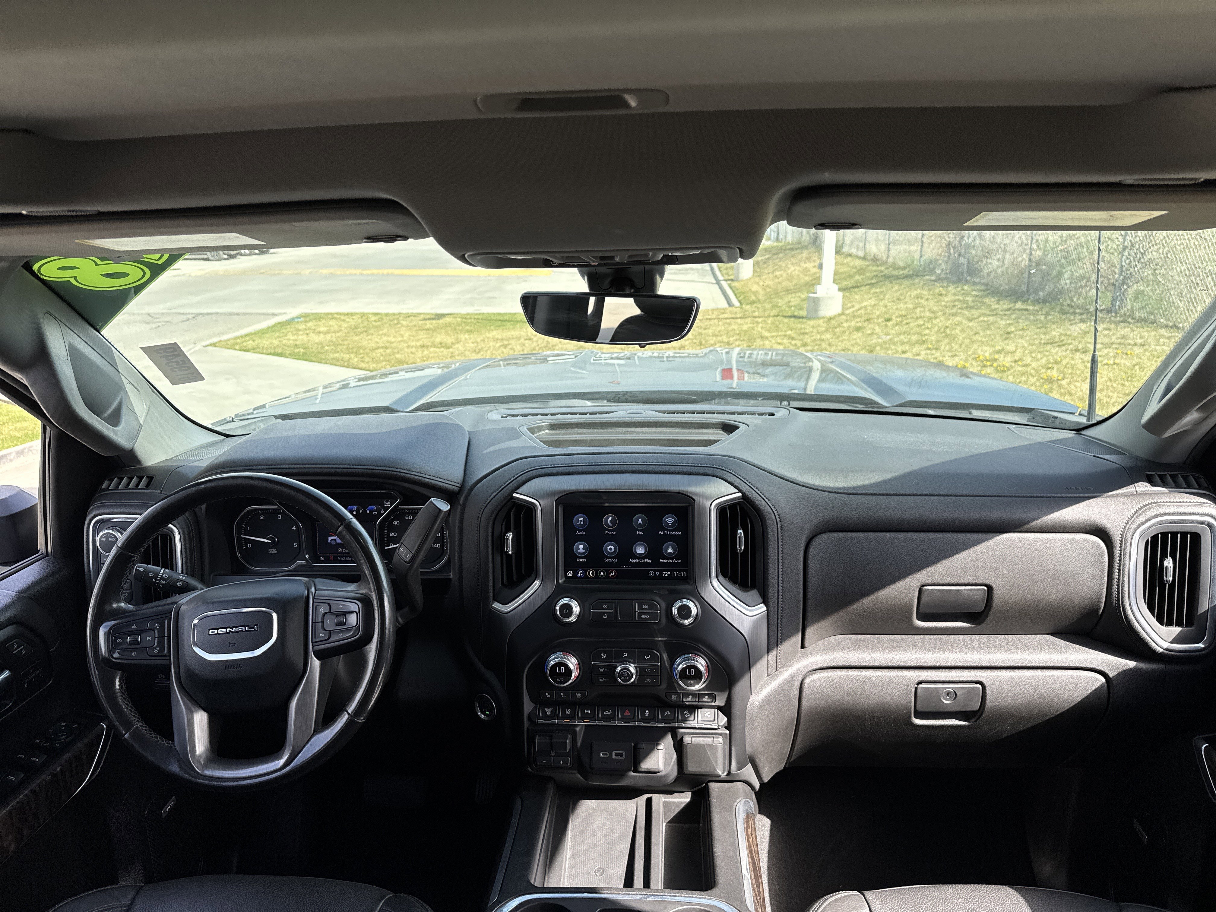 Used 2022 GMC Sierra 3500 Denali w/ Denali Black Diamond Edition image 7