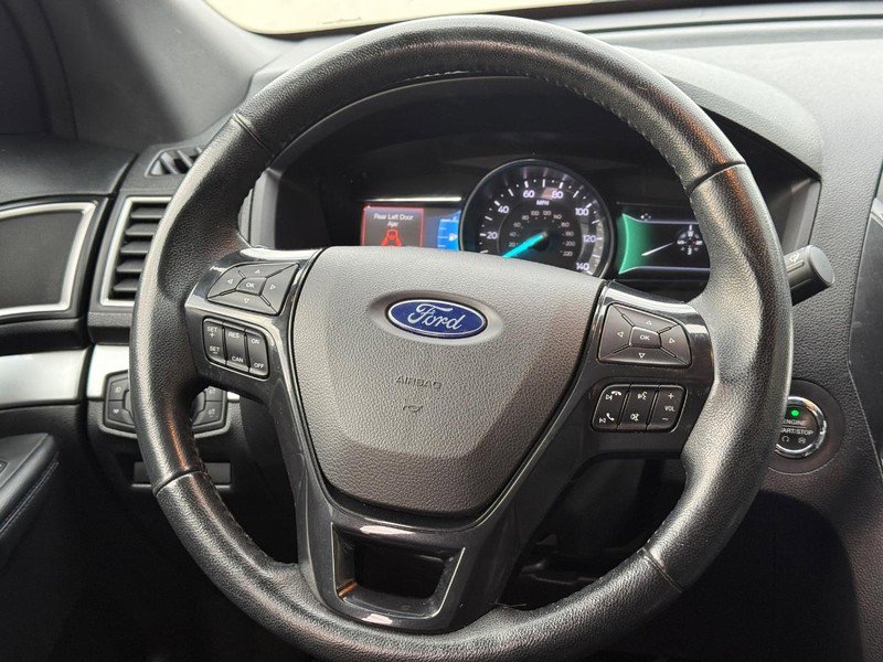 Used 2017 Ford Explorer XLT w/ Equipment Group 202A image 13