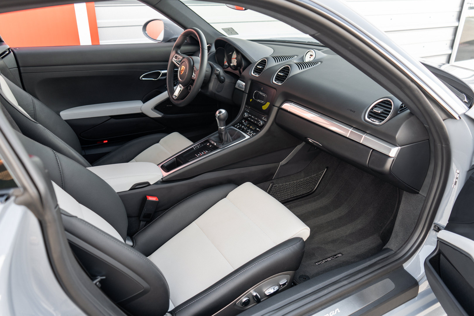 Used 2024 Porsche 718 Cayman RWD image 36