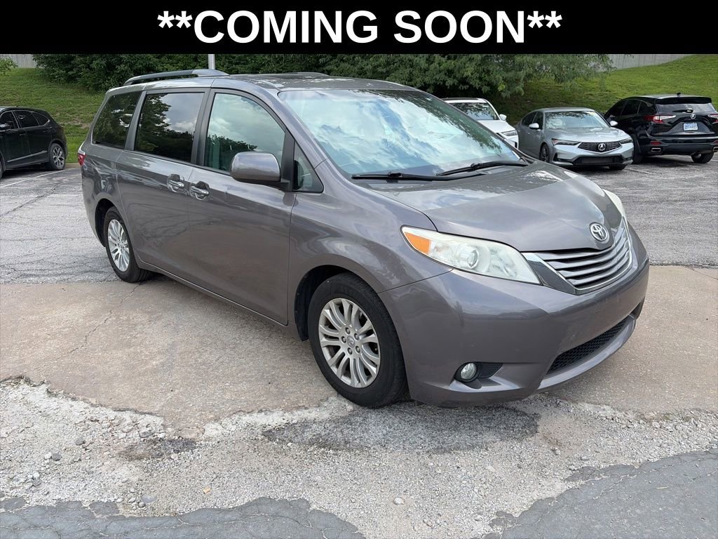 Used 2017 Toyota Sienna XLE FWD image 3