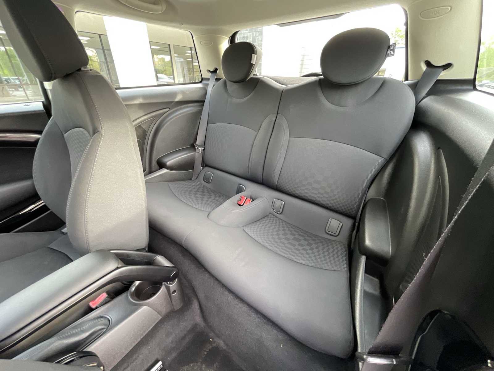 Used 2013 MINI Cooper Hardtop image 9