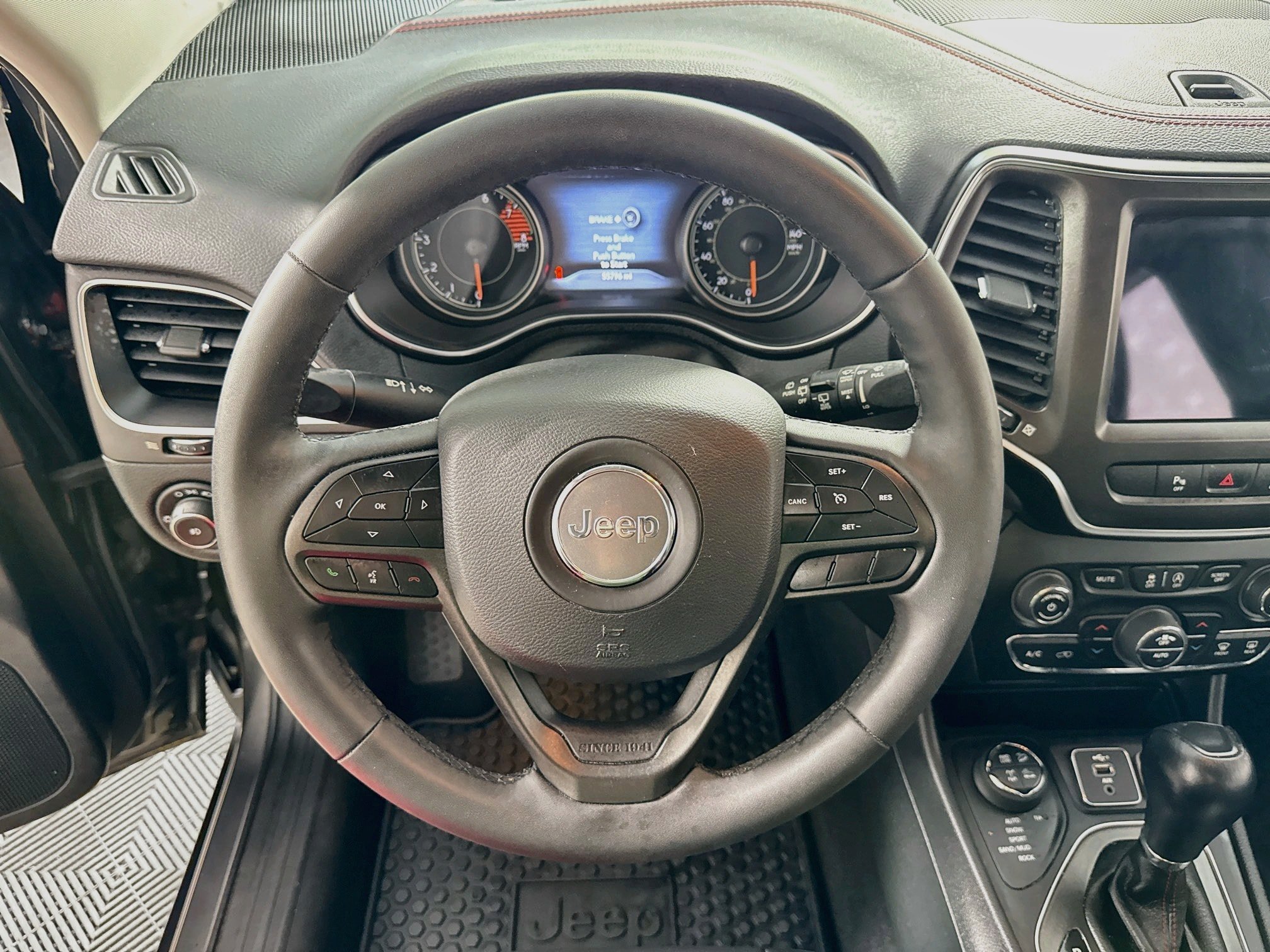Used 2022 Jeep Cherokee Trailhawk w/ Comfort/Convenience Group AWD/4WD image 14