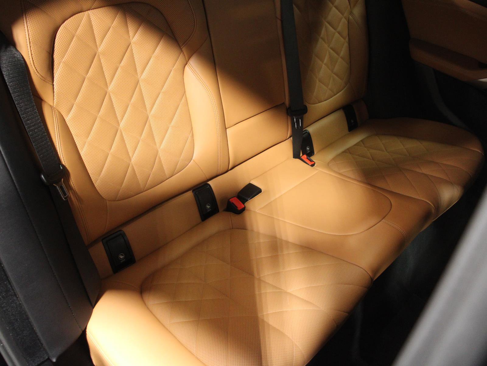 Certified 2023 BMW X6 xDrive40i w/ M Sport Package image 17