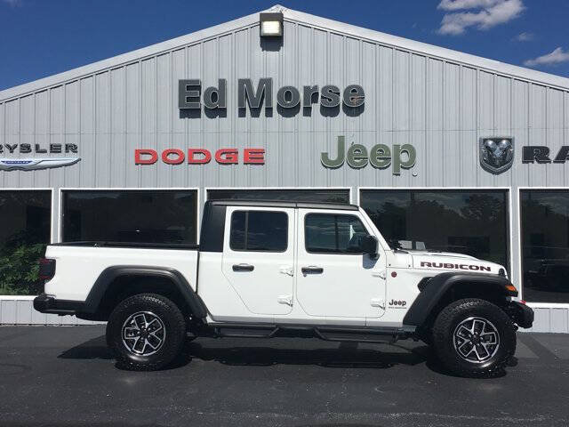 Used 2024 Jeep Gladiator Rubicon w/ Technology Group AWD/4WD image 2