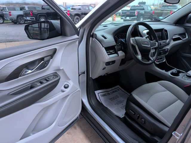 Used 2023 GMC Terrain SLE w/ Driver Convenience Package image 10