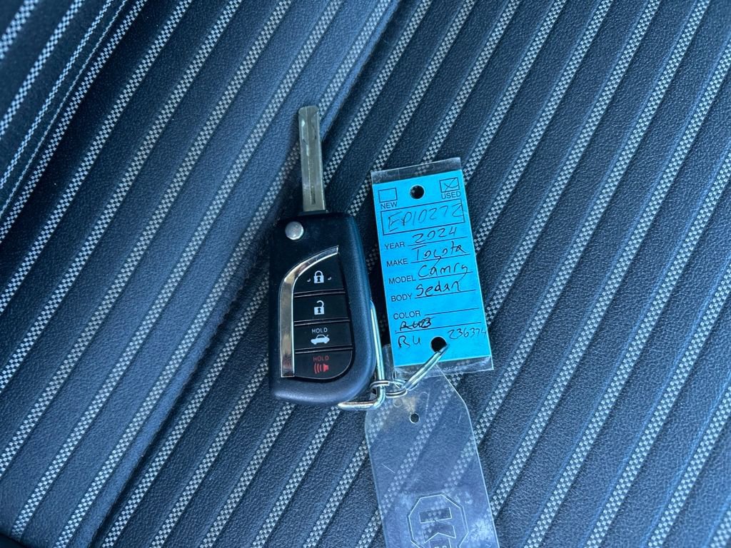 Used 2024 Toyota Camry SE image 27