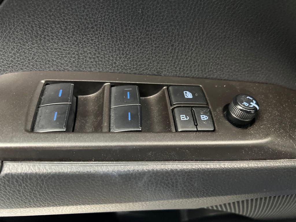 Used 2024 Toyota Camry SE image 12