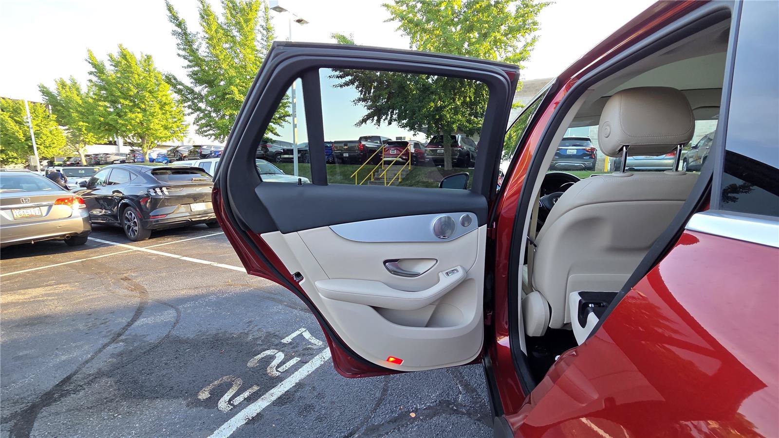 Used 2017 Mercedes-Benz GLC 300 4MATIC image 27