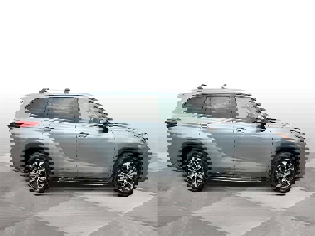 Used 2023 Toyota Highlander XLE image 9