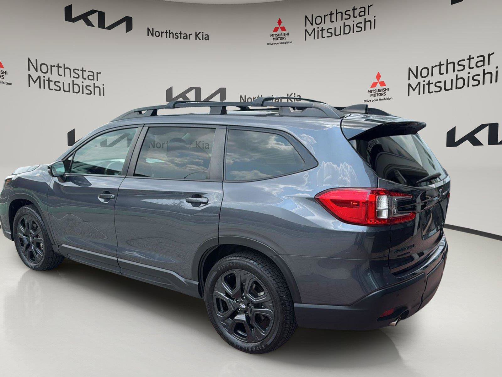 Used 2023 Subaru Ascent Onyx Edition AWD/4WD image 3