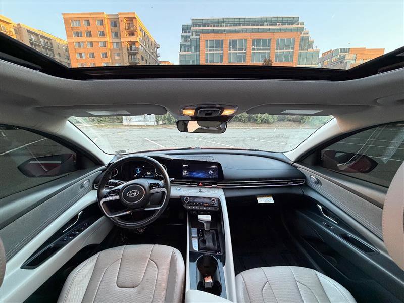 Used 2021 Hyundai Elantra Limited image 31