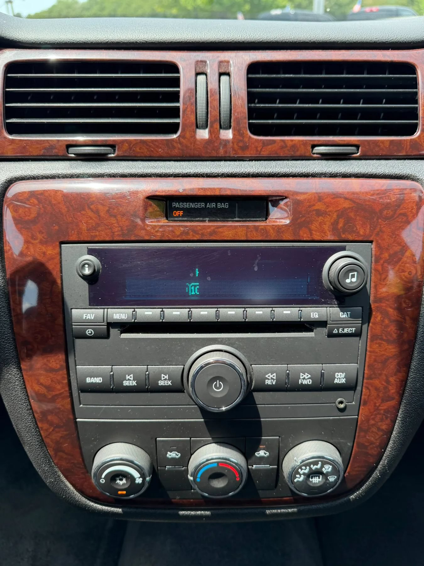 Used 2011 Chevrolet Impala LS FWD image 14