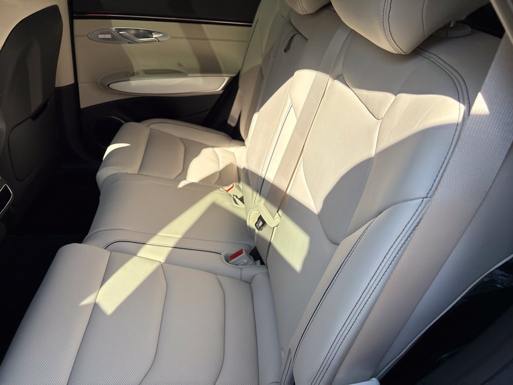 New 2027 Genesis GV70 2.5T Advanced AWD/4WD image 10