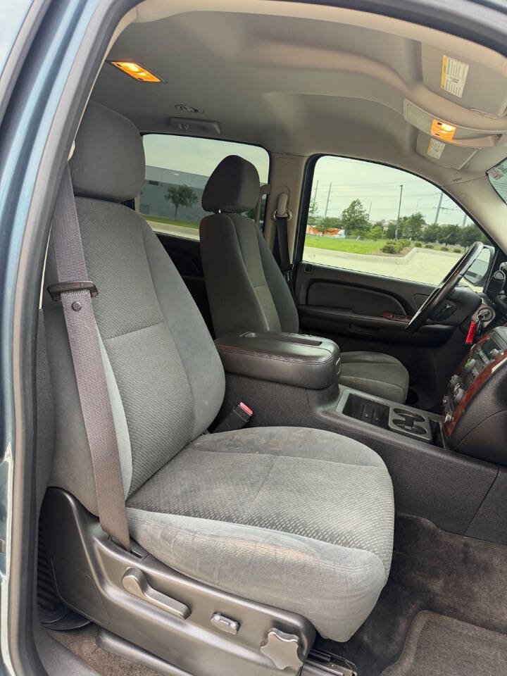 Used 2008 Chevrolet Suburban LT image 11