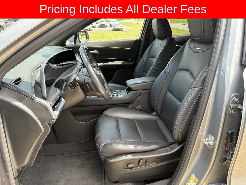 Used 2024 Cadillac XT4 Luxury w/ Cold Weather Package FWD image 27